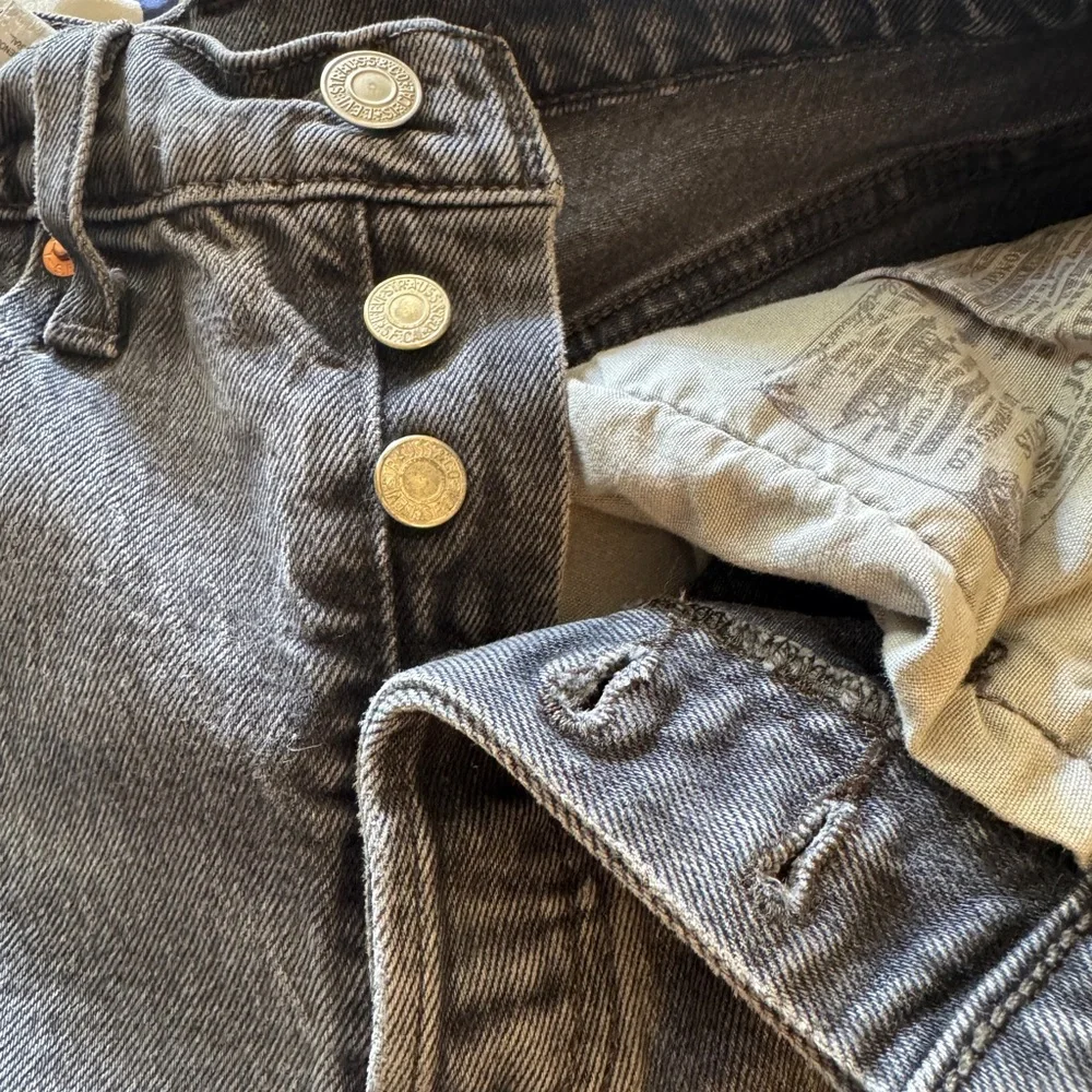 Levi's Premium 501 Washed Black Button Fly Distressed Skinny Jeans 26/28 - Picture 12 of 15